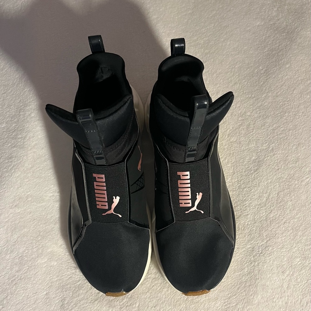 BLACK AND ROSE GOLD PUMA